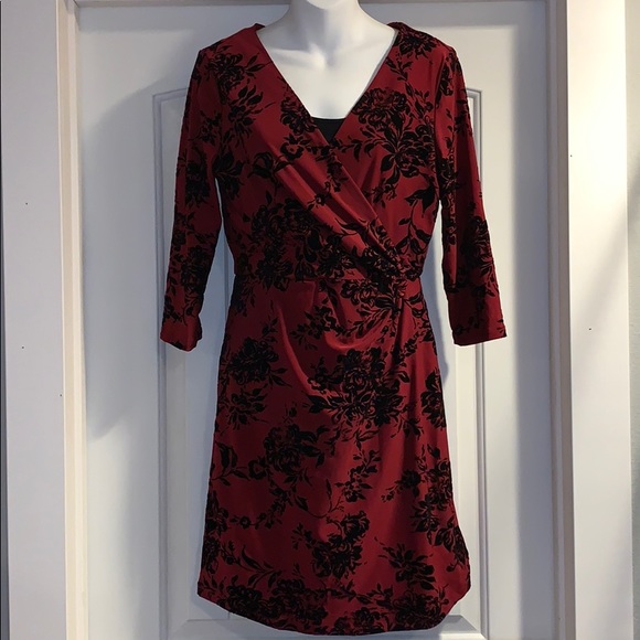 Francesca's Collections Dresses & Skirts - Franceca’s Burgundy Flocked Black Floral Dress M